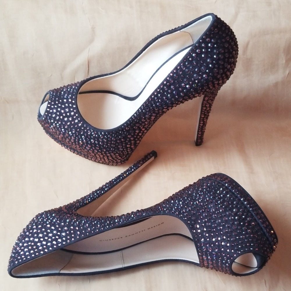 Giuseppe Peep-Toe Pumps
